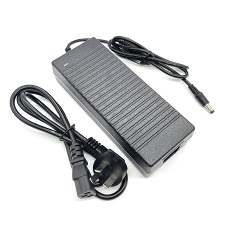 19V / 5A 100W DC 5.5mm x 2.5mm / 2.1mm Connector Power Adapter